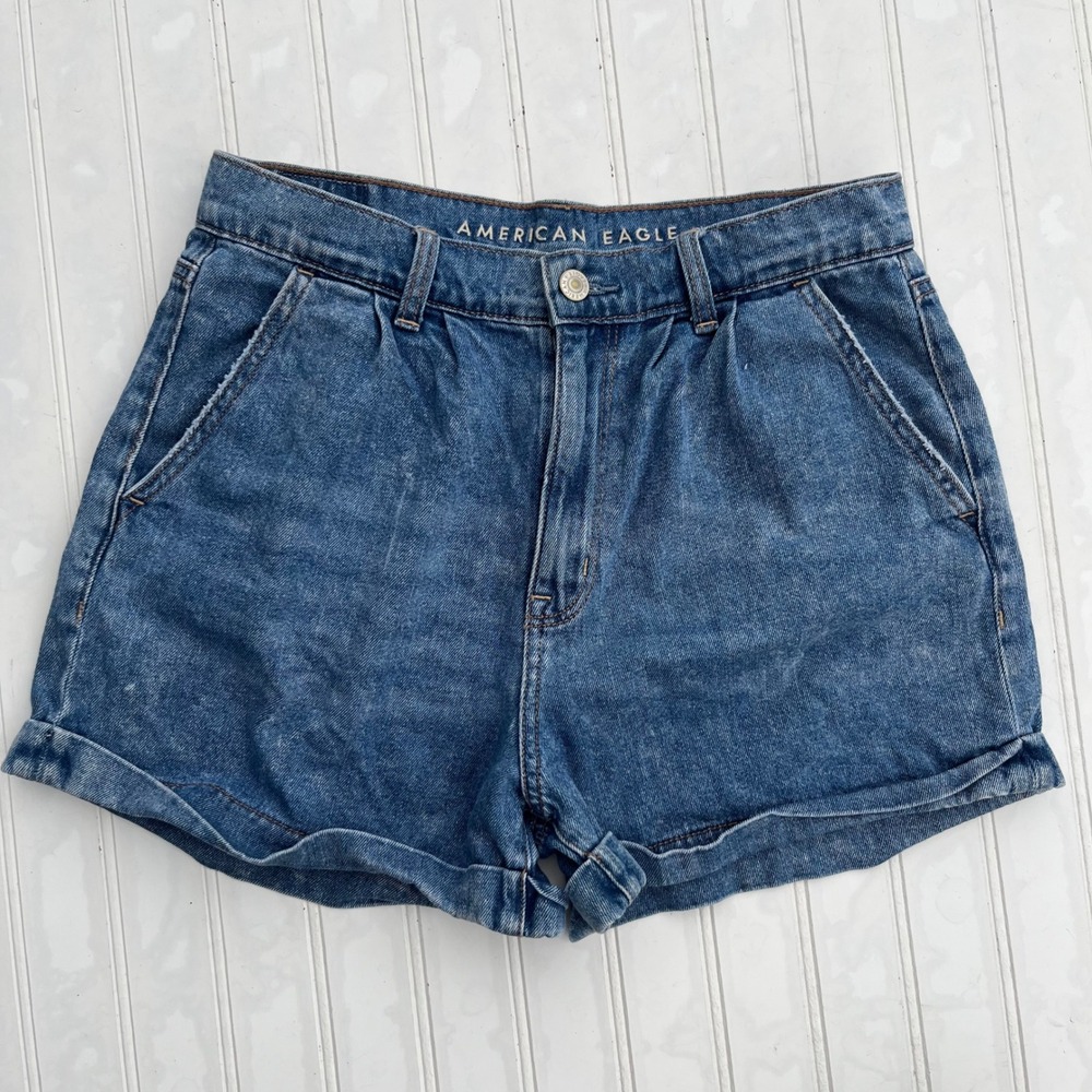 American Eagle Mom Shorts Womens 6 Medium Wash Pleated High Waisted Denim Blue